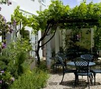 La Fontaine Courtyard